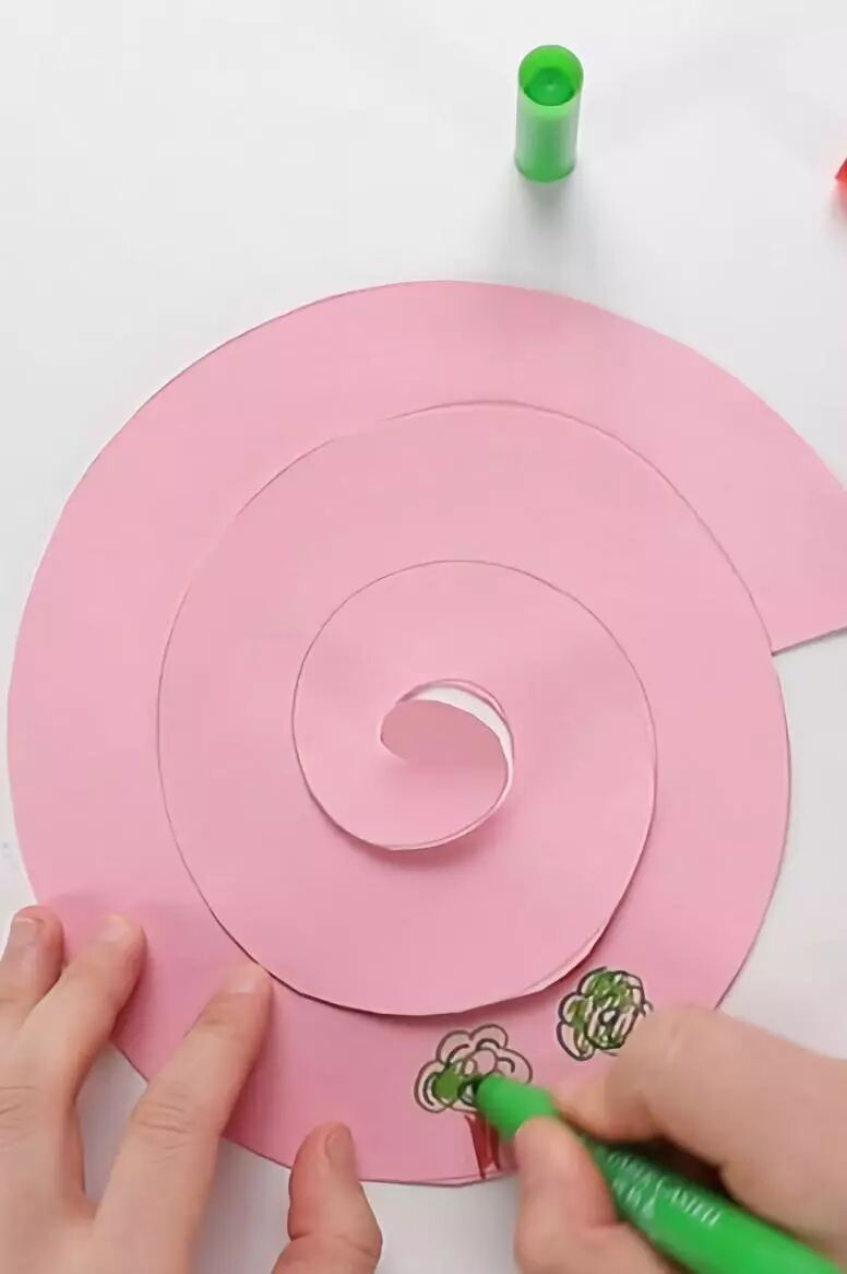 Draw decorative patterns on the wind chime