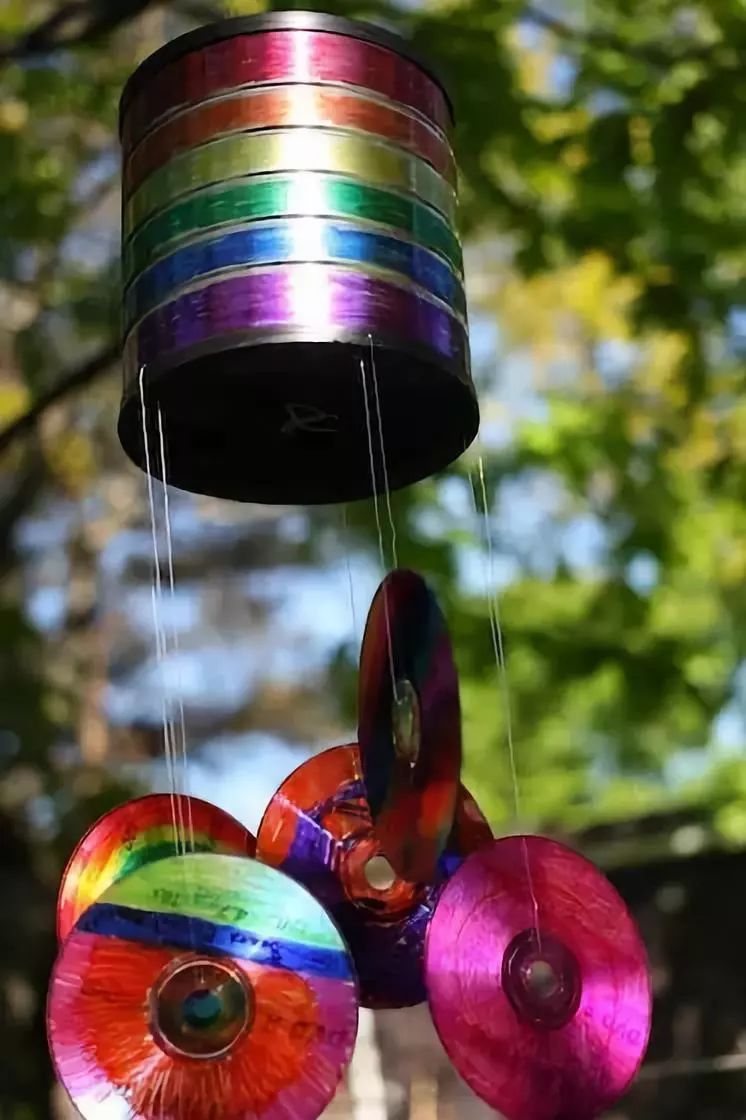 Finally, put the lid on the plastic bottle, invert the plastic jar, and you'll have a special CD wind chime! Kids can also draw and decorate the jar!
