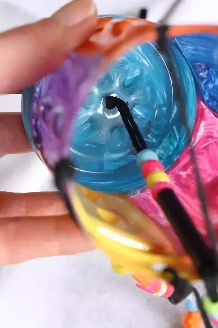 Finally, your plastic wind chime is complete! Turning waste into treasure, contributing to environmental protection, and giving your child a chance to create - I think there's nothing better than this!