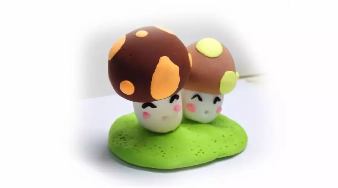 Our little mushrooms are now complete. Aren't they very cute!