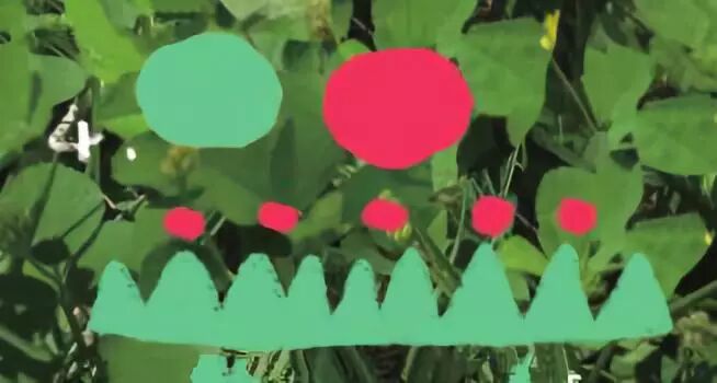 Use green and red clay to make a circle of flowers to decorate the small house